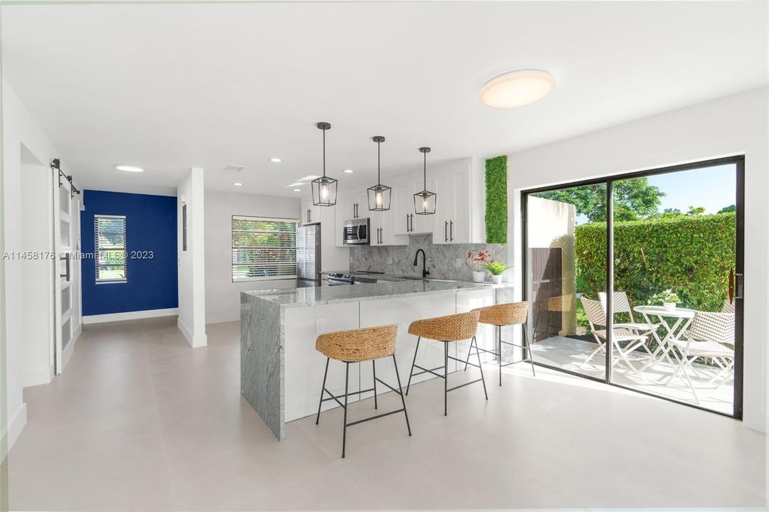 Недавно продано: $399,000 (2 спален, 2 ванн, 1216 Квадратных фут)