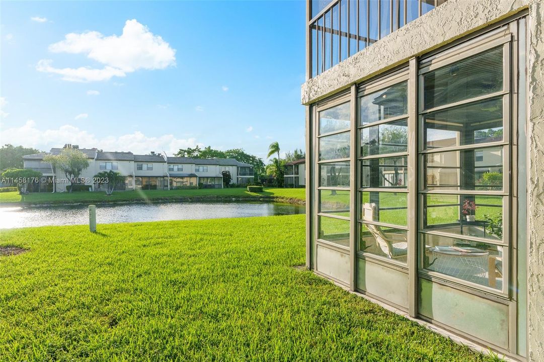 Недавно продано: $399,000 (2 спален, 2 ванн, 1216 Квадратных фут)