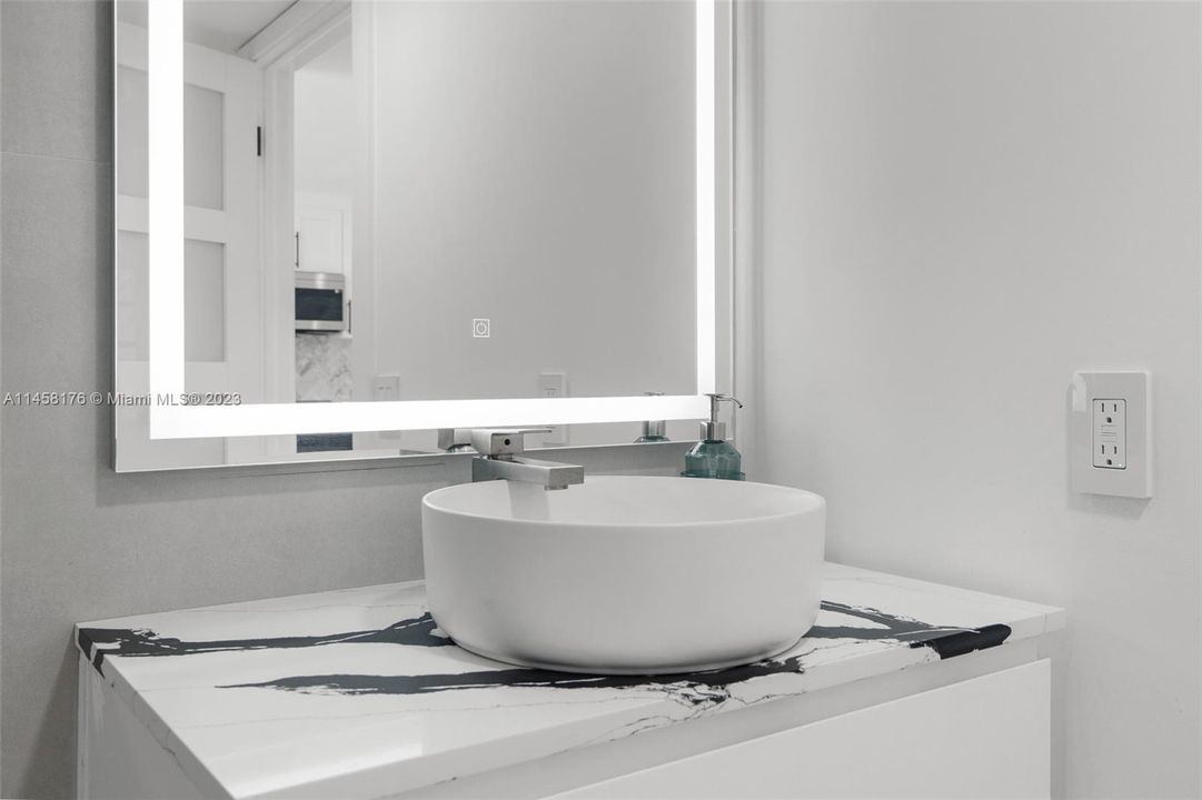 Недавно продано: $399,000 (2 спален, 2 ванн, 1216 Квадратных фут)