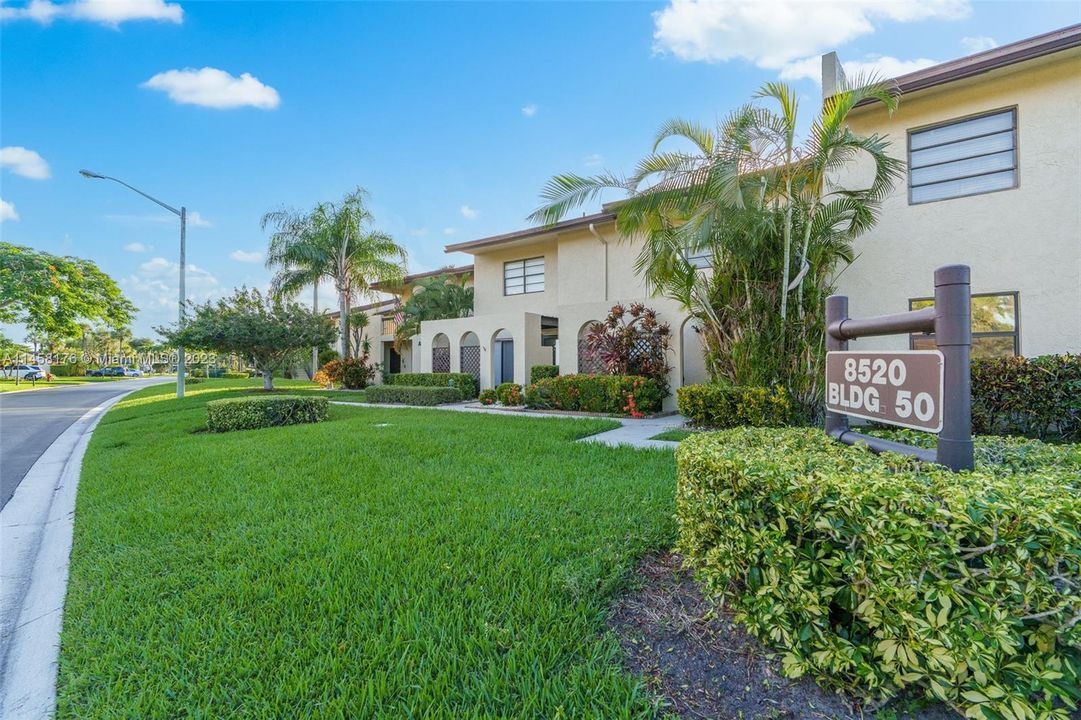 Недавно продано: $399,000 (2 спален, 2 ванн, 1216 Квадратных фут)