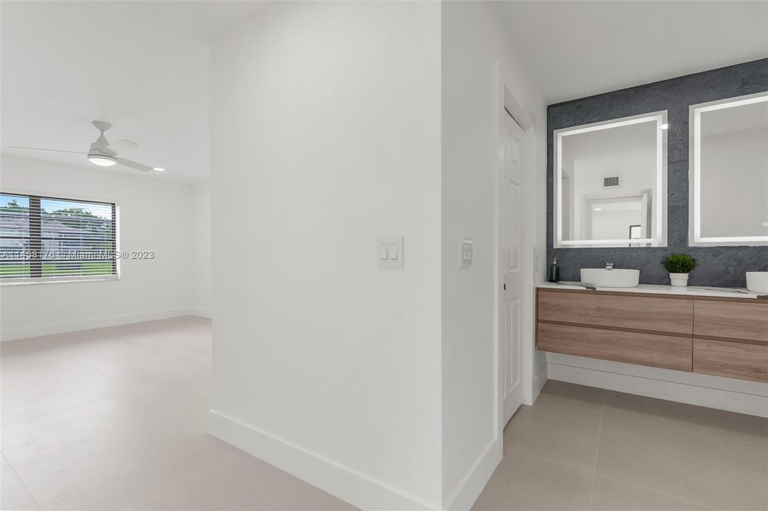 Недавно продано: $399,000 (2 спален, 2 ванн, 1216 Квадратных фут)