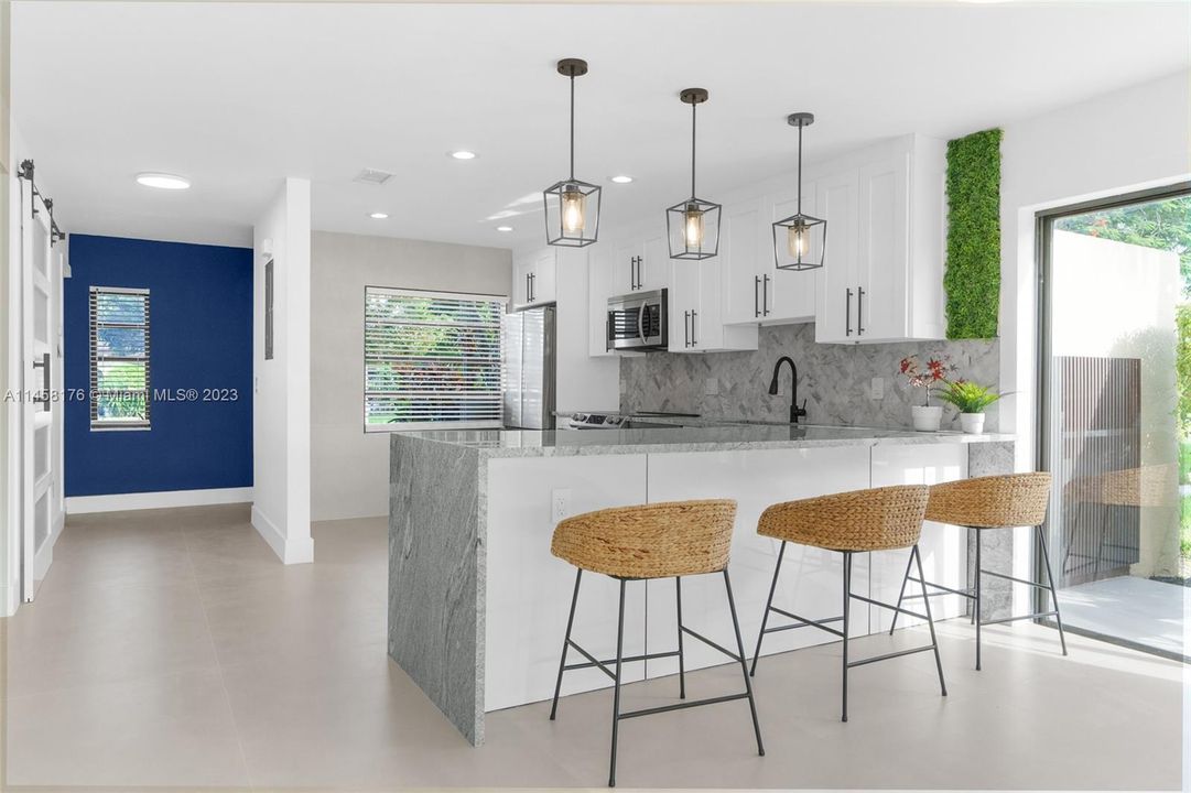 Недавно продано: $399,000 (2 спален, 2 ванн, 1216 Квадратных фут)