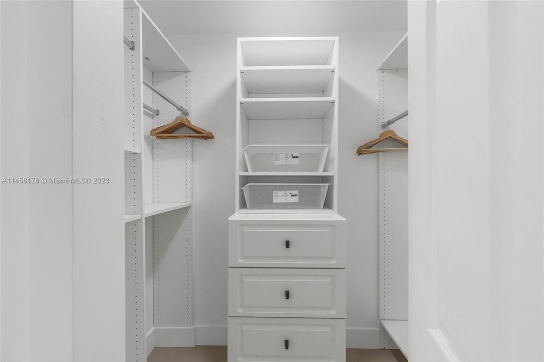 Недавно продано: $399,000 (2 спален, 2 ванн, 1216 Квадратных фут)