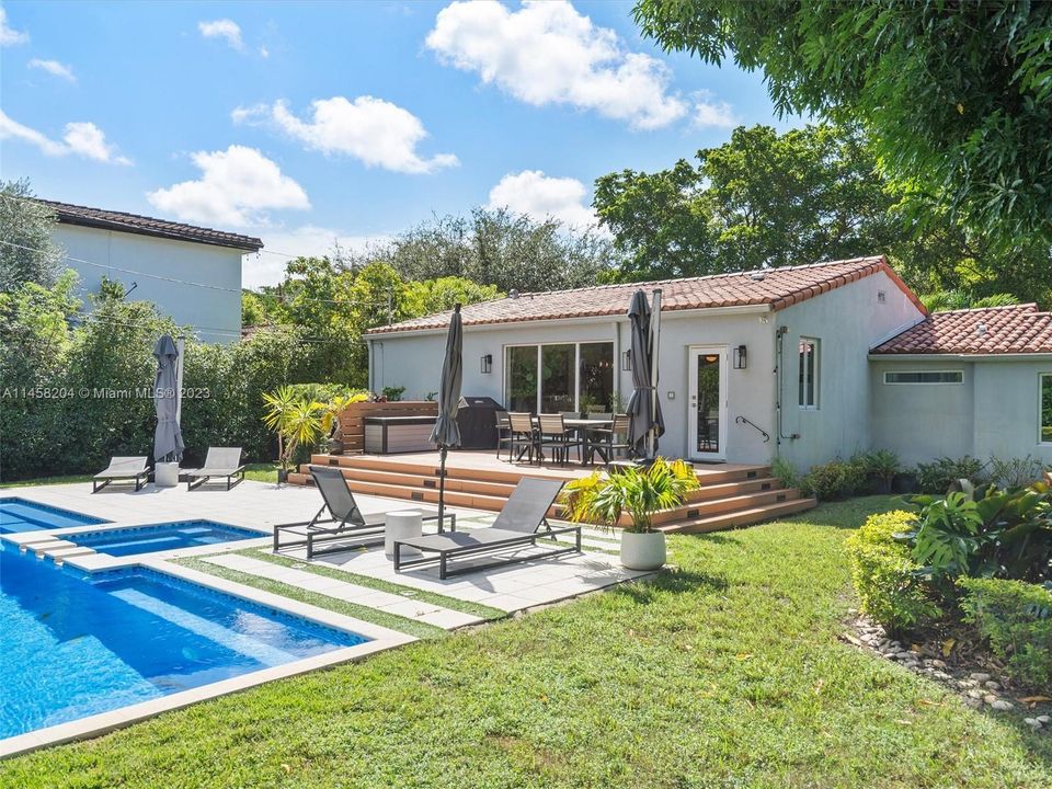 最近租的: $6,995 (3 贝兹, 2 浴室, 1912 平方英尺)