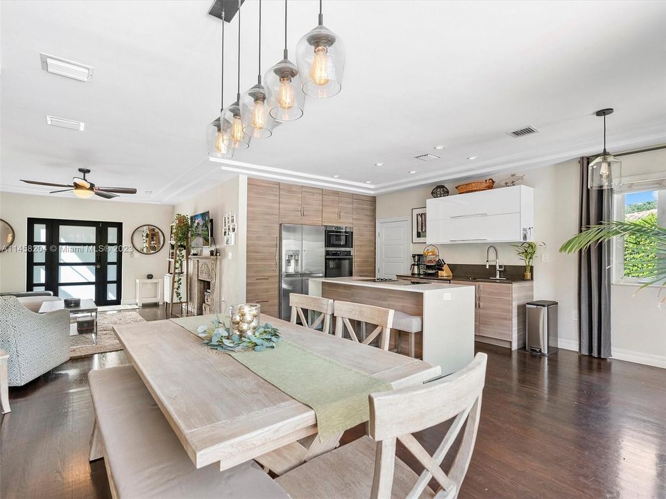 最近租的: $6,995 (3 贝兹, 2 浴室, 1912 平方英尺)