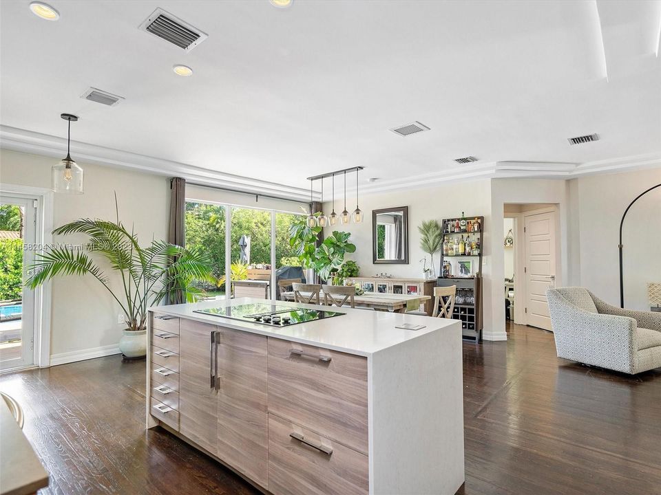 最近租的: $6,995 (3 贝兹, 2 浴室, 1912 平方英尺)