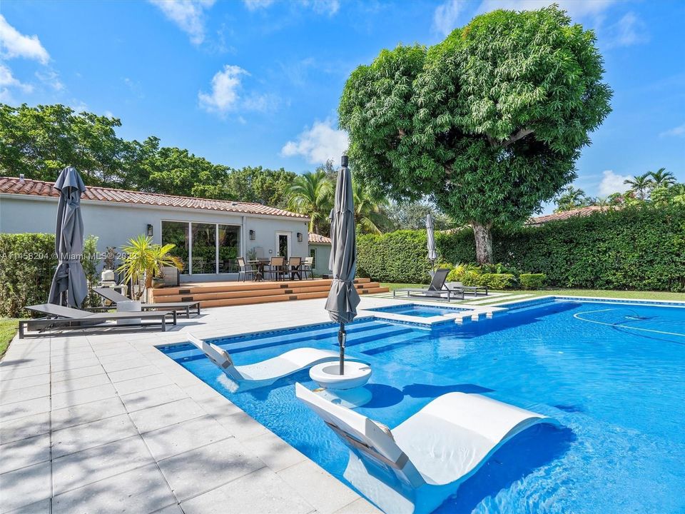 最近租的: $6,995 (3 贝兹, 2 浴室, 1912 平方英尺)