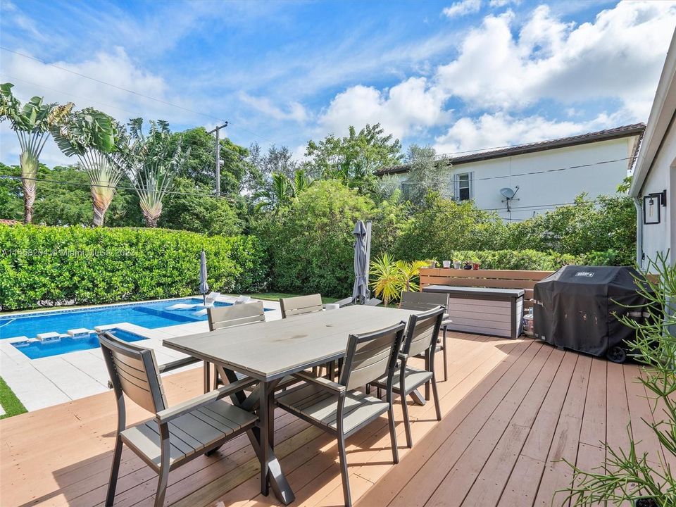 最近租的: $6,995 (3 贝兹, 2 浴室, 1912 平方英尺)