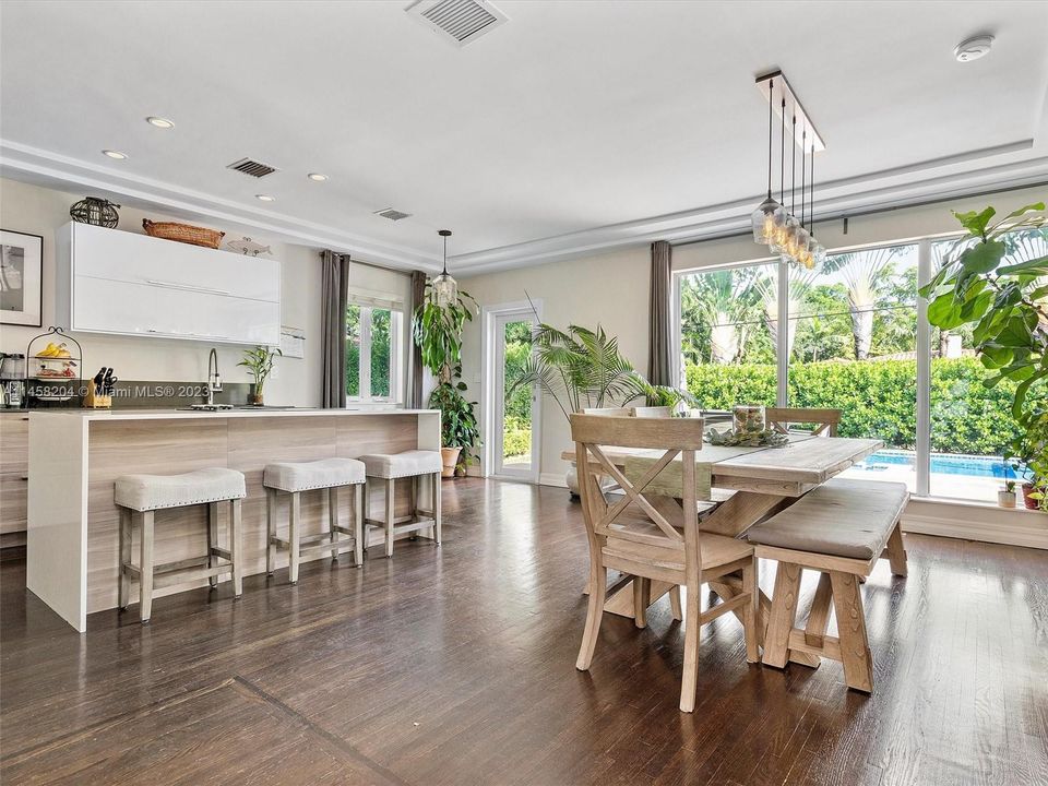 最近租的: $6,995 (3 贝兹, 2 浴室, 1912 平方英尺)