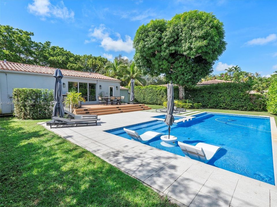 最近租的: $6,995 (3 贝兹, 2 浴室, 1912 平方英尺)