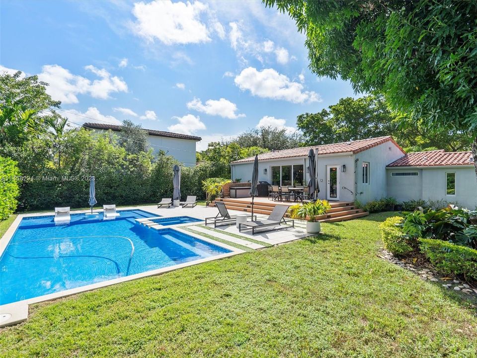 最近租的: $6,995 (3 贝兹, 2 浴室, 1912 平方英尺)