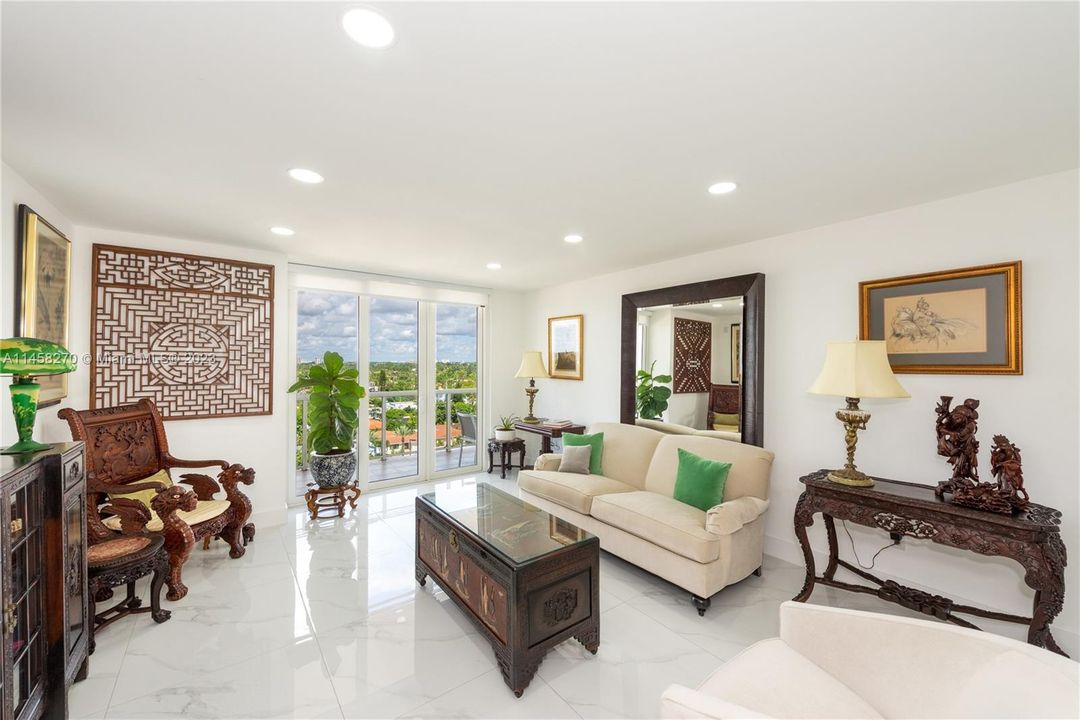 最近售出: $1,099,900 (3 贝兹, 2 浴室, 1690 平方英尺)