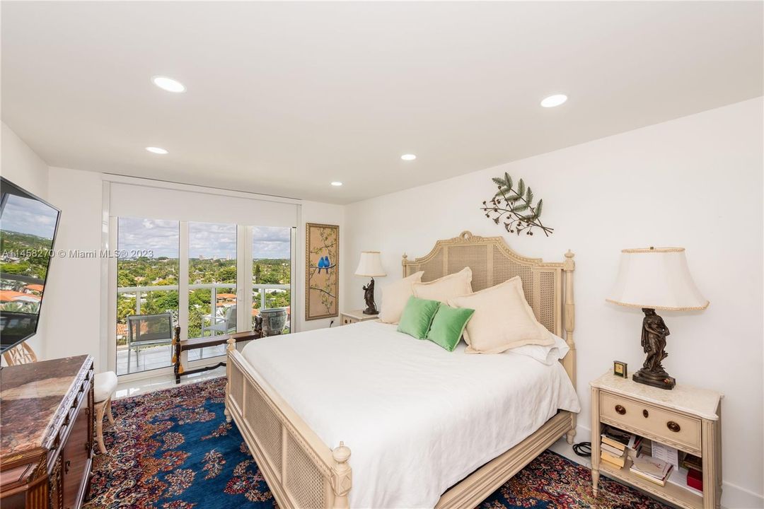 最近售出: $1,099,900 (3 贝兹, 2 浴室, 1690 平方英尺)