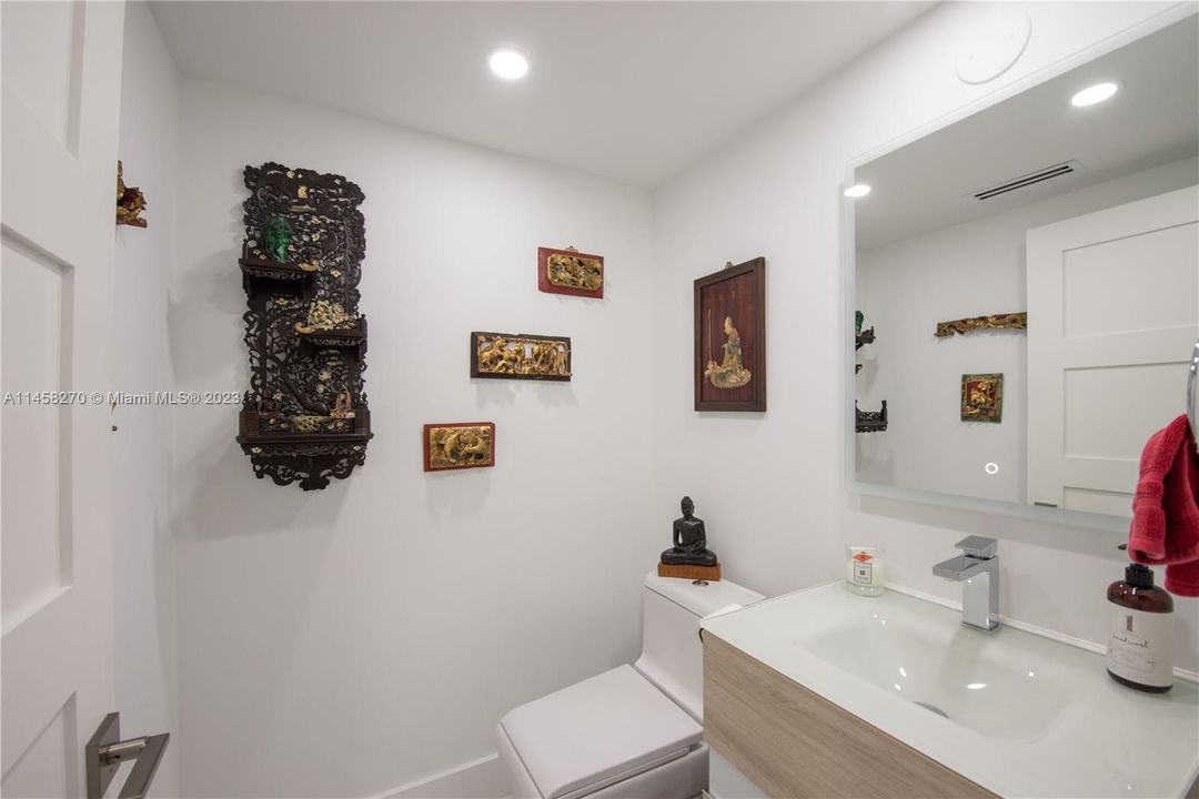 最近售出: $1,099,900 (3 贝兹, 2 浴室, 1690 平方英尺)