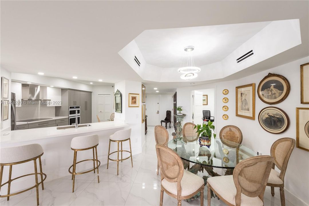 最近售出: $1,099,900 (3 贝兹, 2 浴室, 1690 平方英尺)