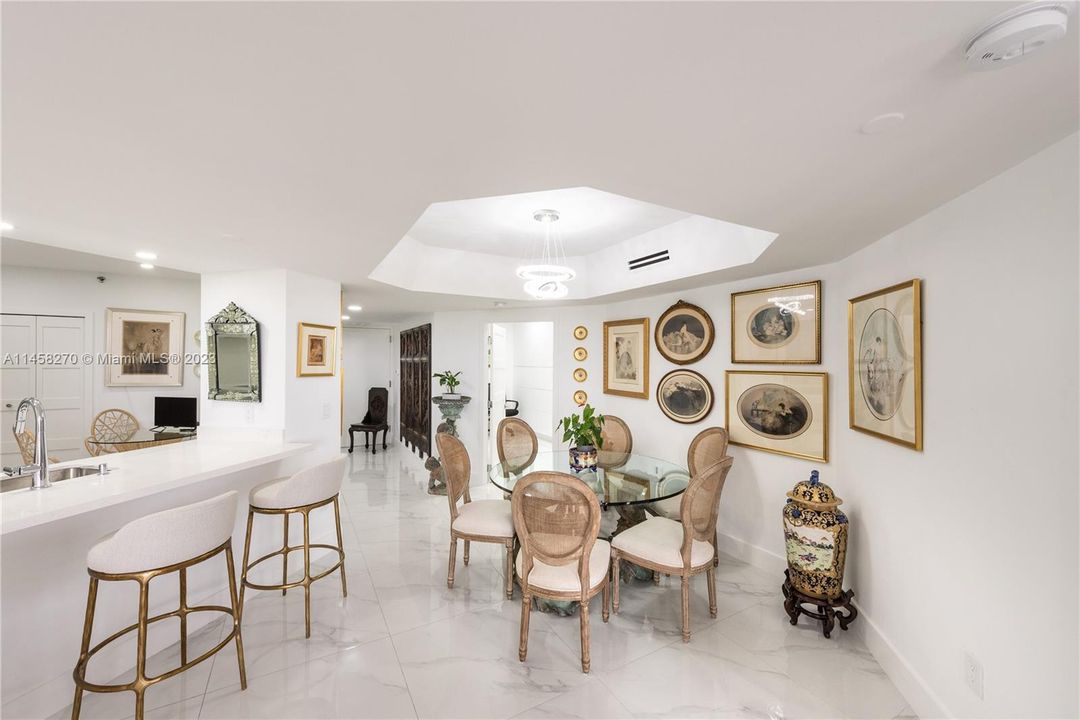 最近售出: $1,099,900 (3 贝兹, 2 浴室, 1690 平方英尺)