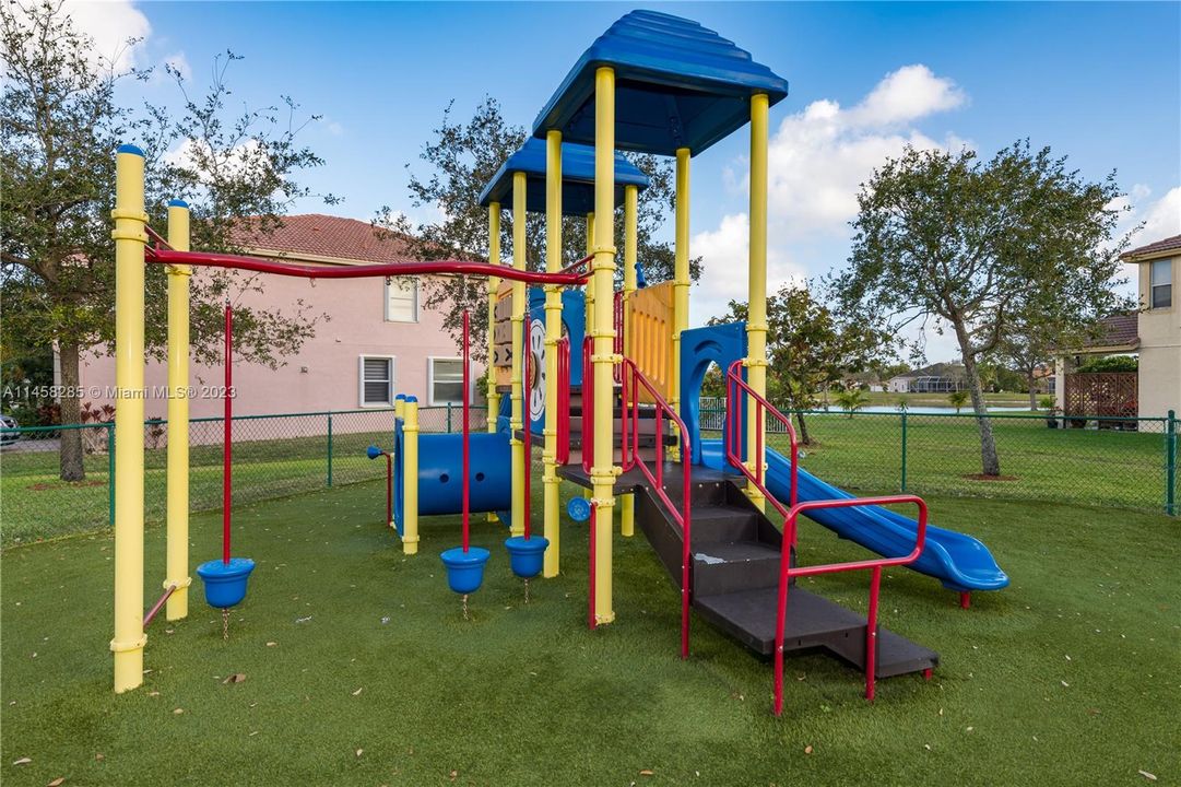 Recently Sold: $829,000 (4 beds, 3 baths, 2618 Square Feet)