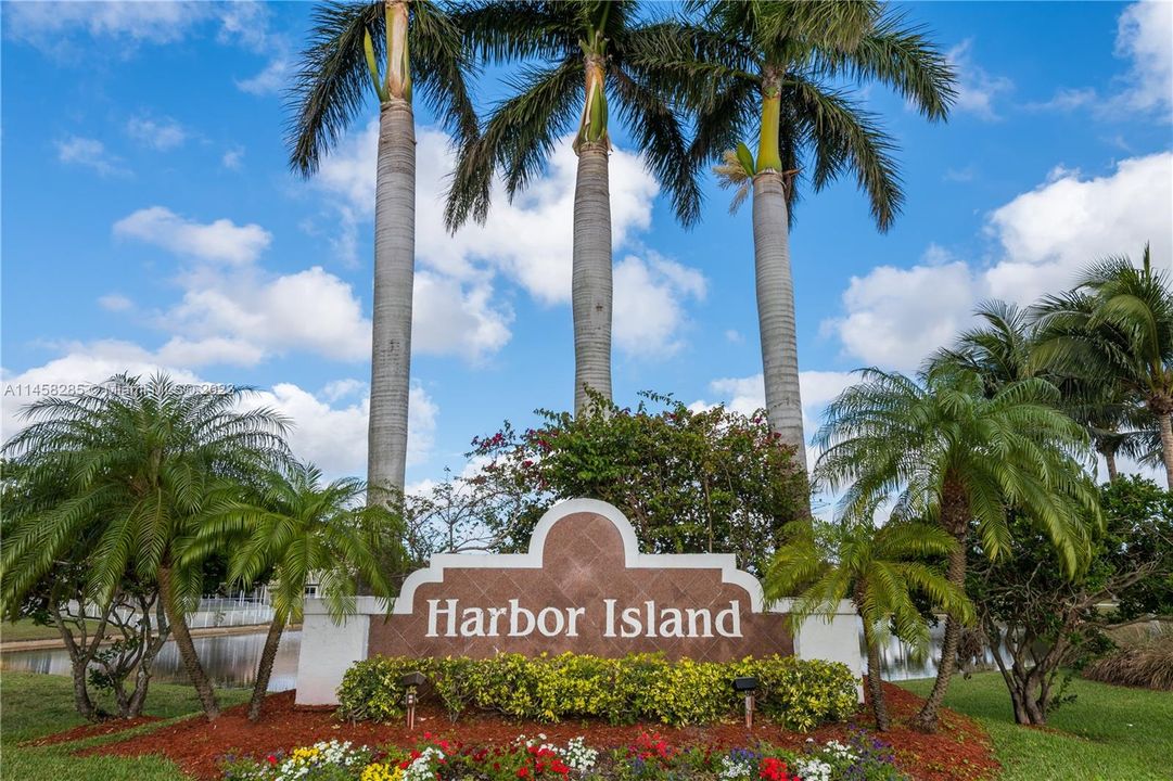 Recently Sold: $829,000 (4 beds, 3 baths, 2618 Square Feet)