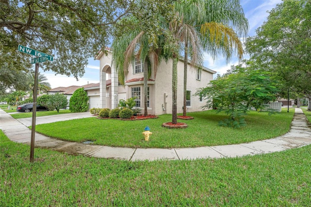 Recently Sold: $829,000 (4 beds, 3 baths, 2618 Square Feet)