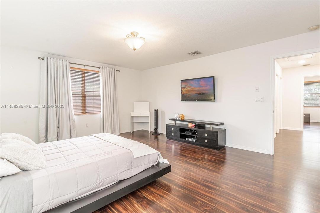 Recently Sold: $829,000 (4 beds, 3 baths, 2618 Square Feet)