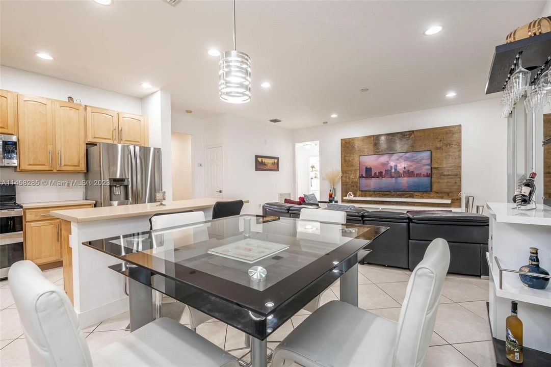 Recently Sold: $829,000 (4 beds, 3 baths, 2618 Square Feet)