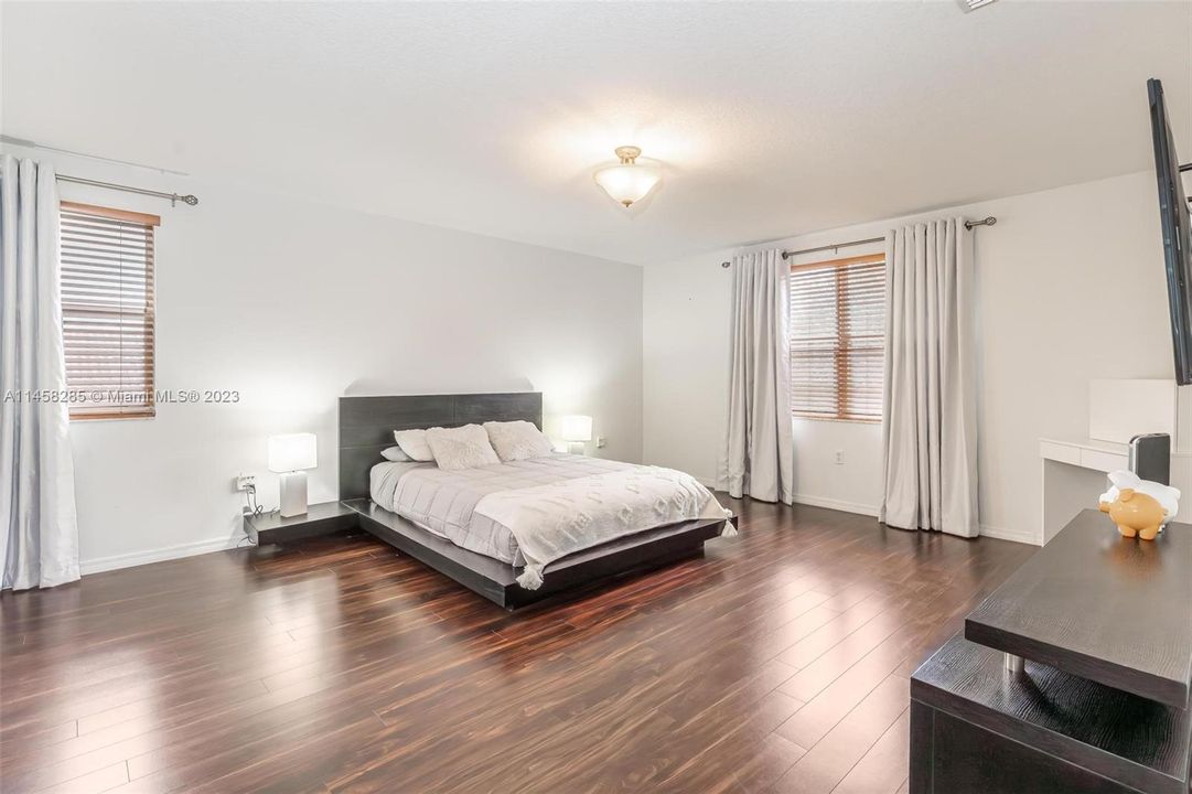 Recently Sold: $829,000 (4 beds, 3 baths, 2618 Square Feet)