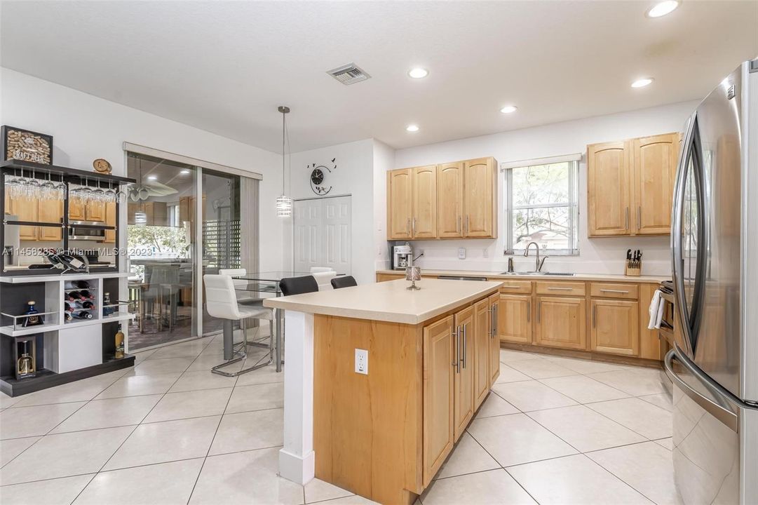 Recently Sold: $829,000 (4 beds, 3 baths, 2618 Square Feet)