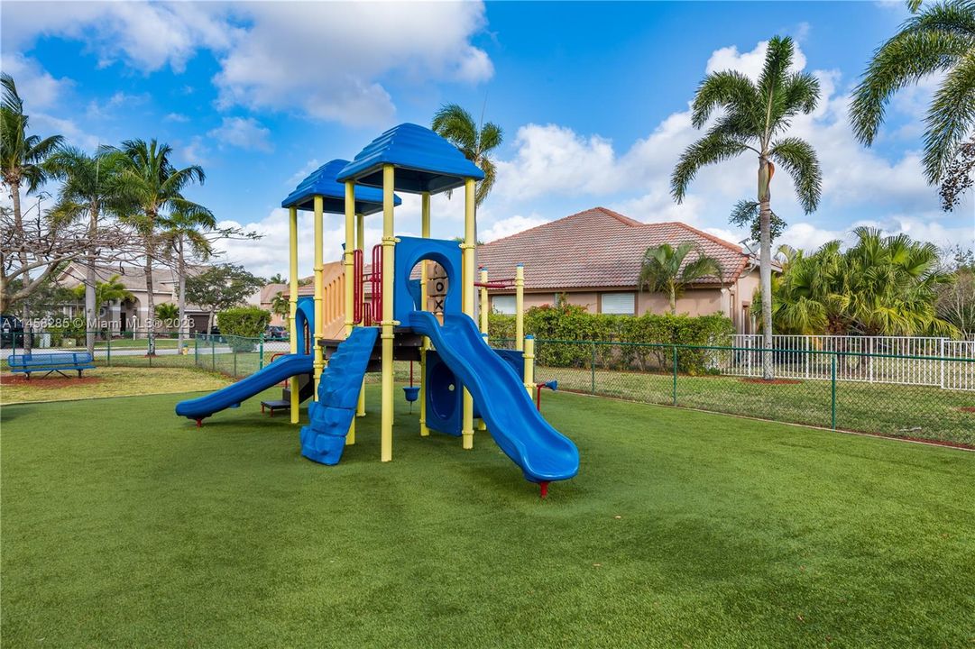 Recently Sold: $829,000 (4 beds, 3 baths, 2618 Square Feet)