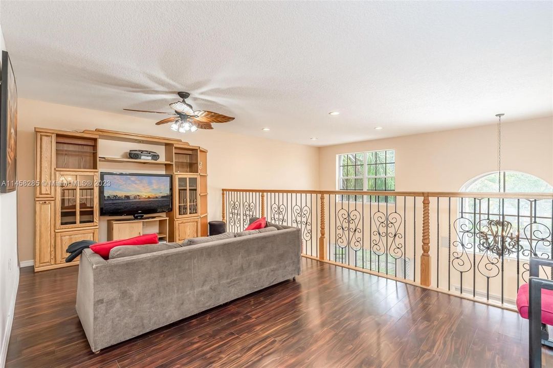 Recently Sold: $829,000 (4 beds, 3 baths, 2618 Square Feet)