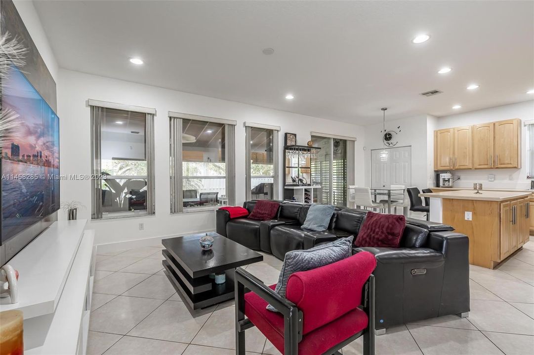 Recently Sold: $829,000 (4 beds, 3 baths, 2618 Square Feet)