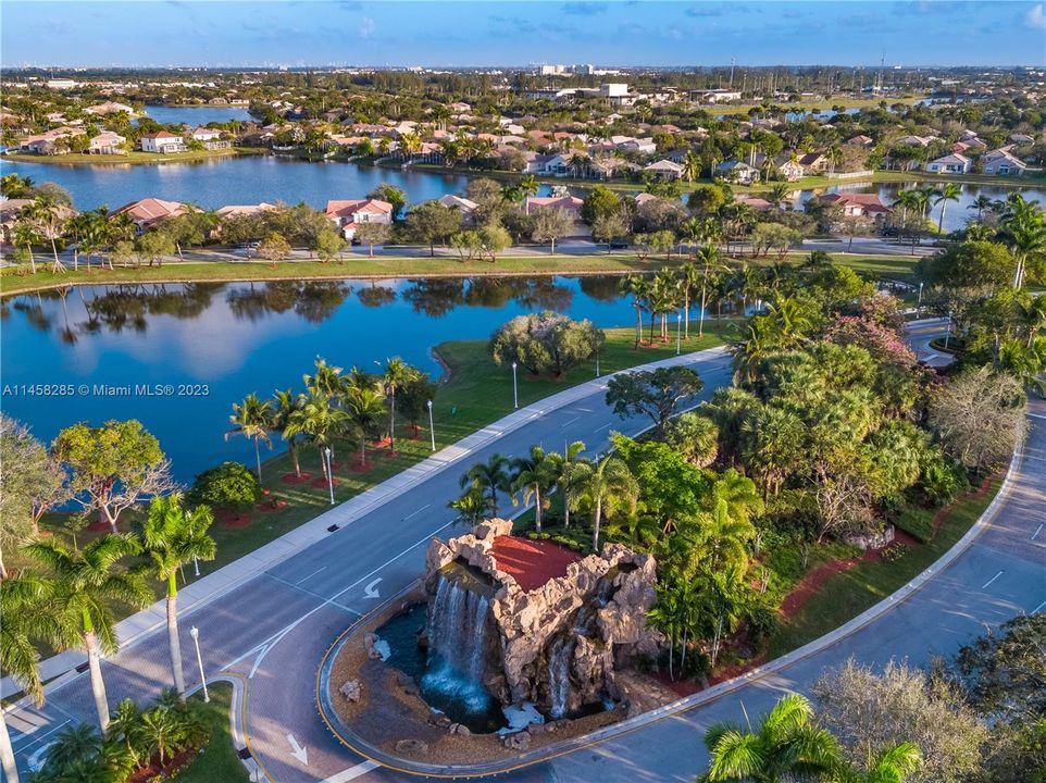 Recently Sold: $829,000 (4 beds, 3 baths, 2618 Square Feet)