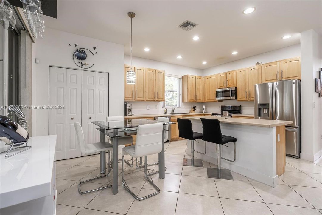 Recently Sold: $829,000 (4 beds, 3 baths, 2618 Square Feet)