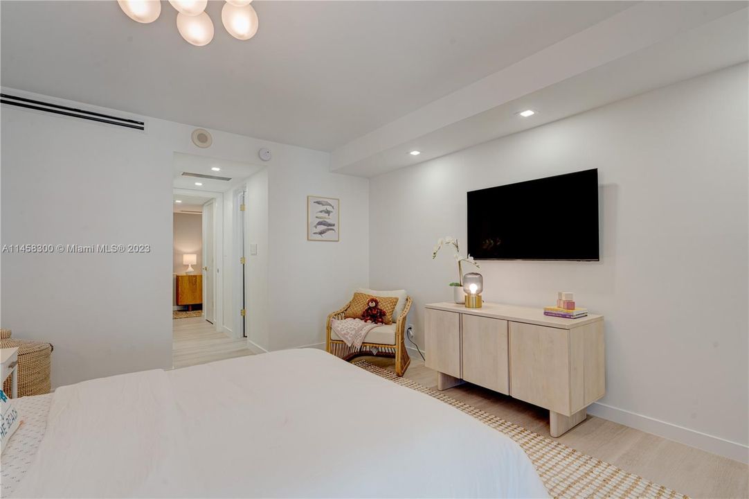 Recently Rented: $8,500 (2 beds, 2 baths, 1570 Square Feet)