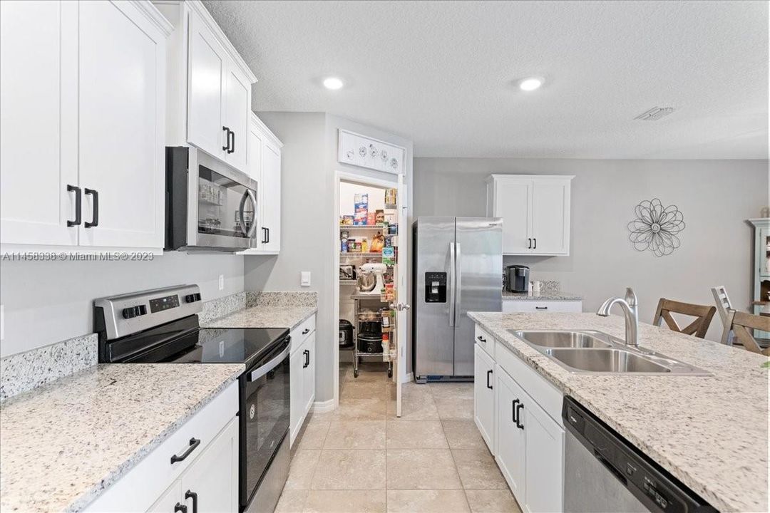 Recently Sold: $369,900 (4 beds, 2 baths, 1846 Square Feet)