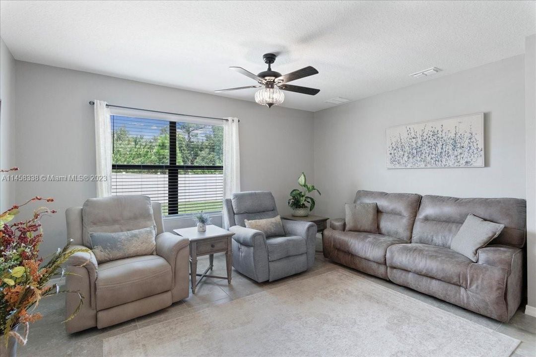 Recently Sold: $369,900 (4 beds, 2 baths, 1846 Square Feet)