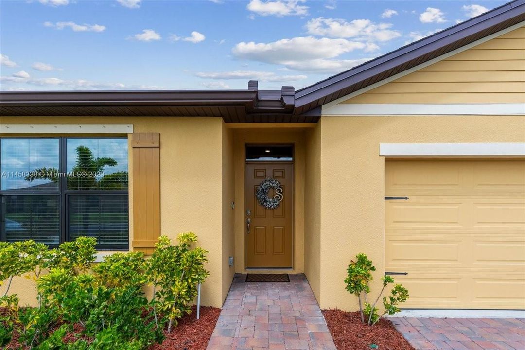 Recently Sold: $369,900 (4 beds, 2 baths, 1846 Square Feet)