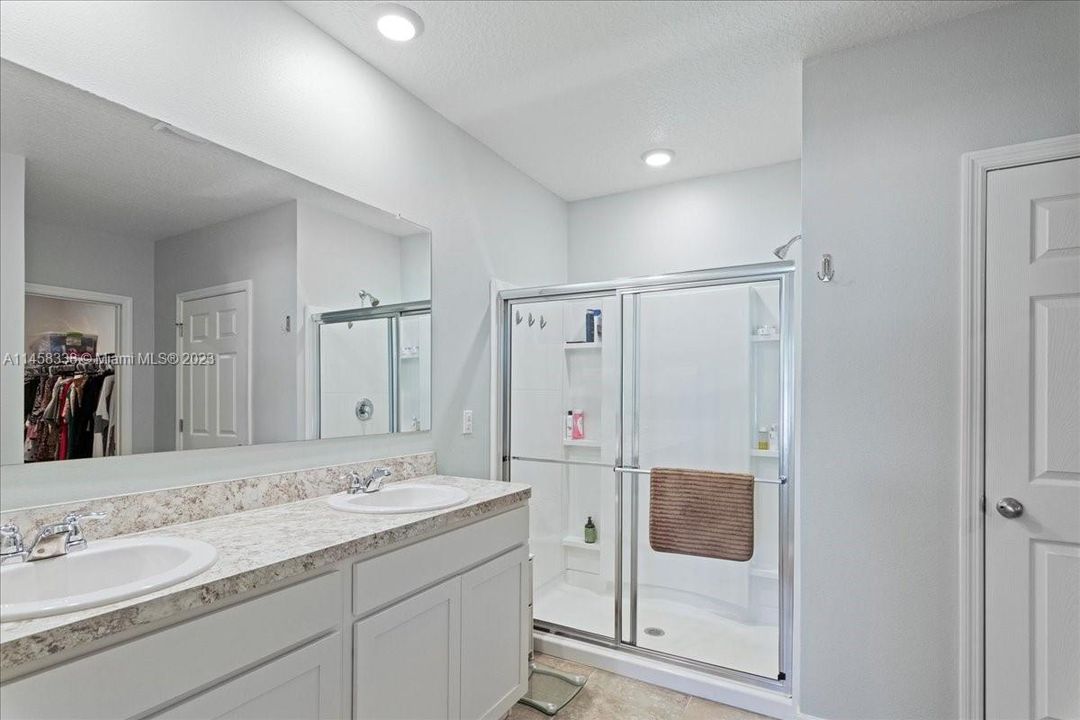 Recently Sold: $369,900 (4 beds, 2 baths, 1846 Square Feet)