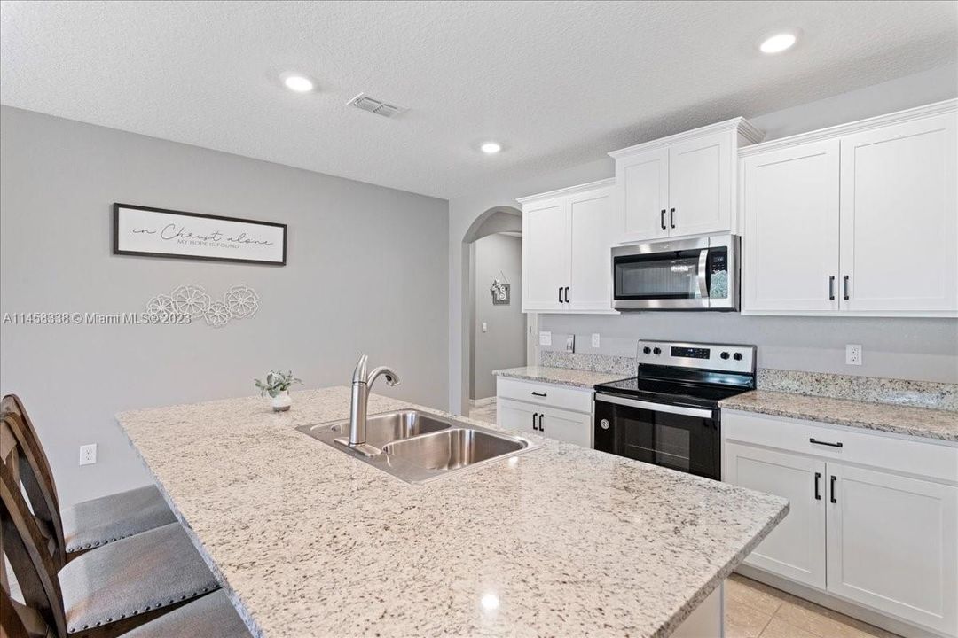 Recently Sold: $369,900 (4 beds, 2 baths, 1846 Square Feet)