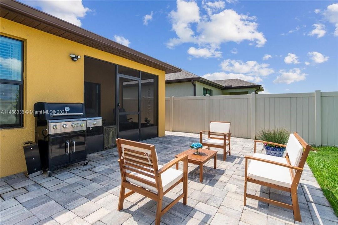 Recently Sold: $369,900 (4 beds, 2 baths, 1846 Square Feet)