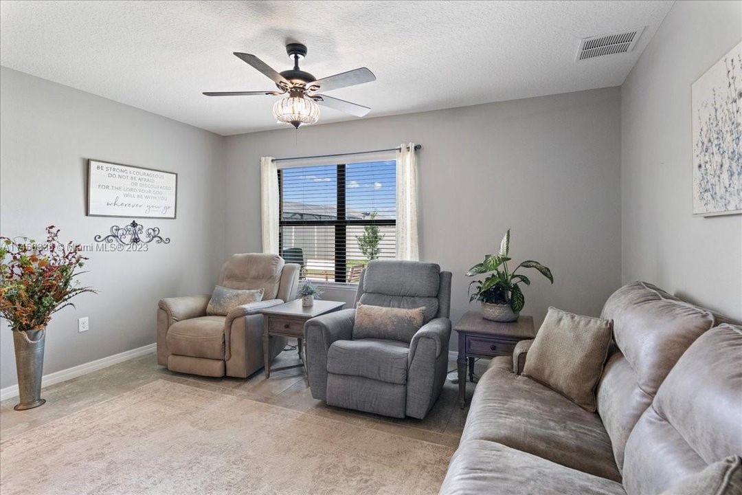 Recently Sold: $369,900 (4 beds, 2 baths, 1846 Square Feet)