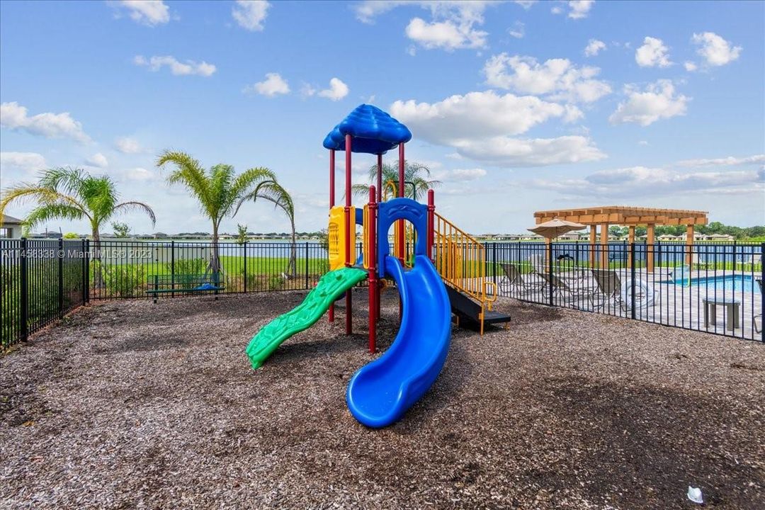 Recently Sold: $369,900 (4 beds, 2 baths, 1846 Square Feet)