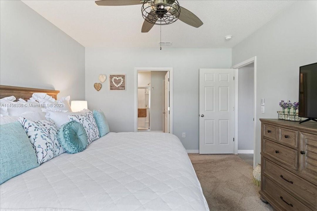 Recently Sold: $369,900 (4 beds, 2 baths, 1846 Square Feet)