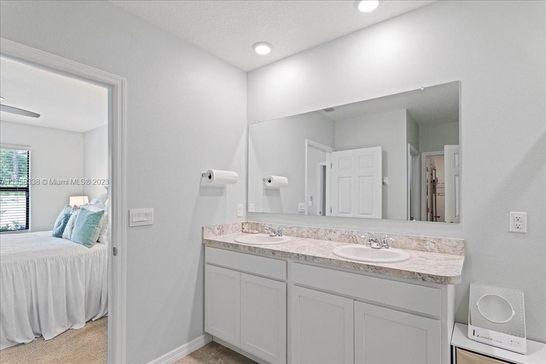 Recently Sold: $369,900 (4 beds, 2 baths, 1846 Square Feet)