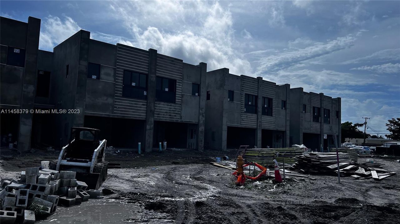 Недавно продано: $675,000 (3 спален, 2 ванн, 1867 Квадратных фут)