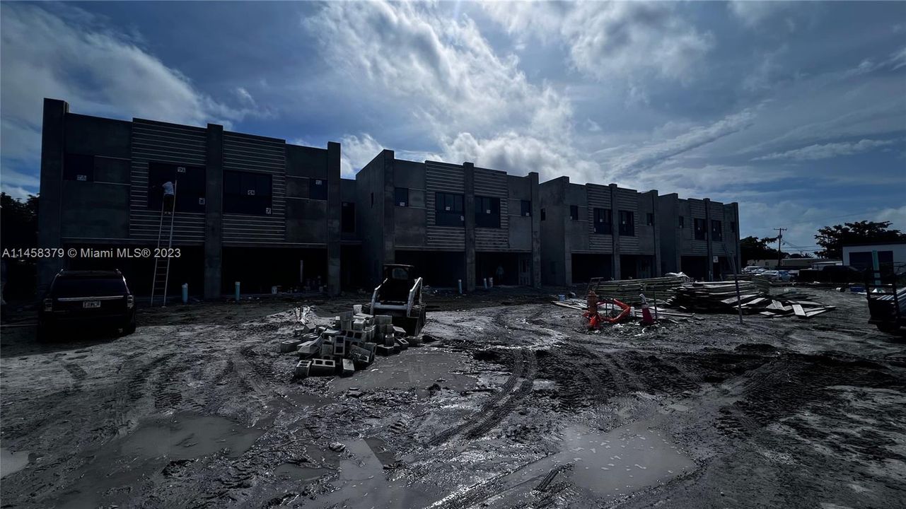 Недавно продано: $675,000 (3 спален, 2 ванн, 1867 Квадратных фут)