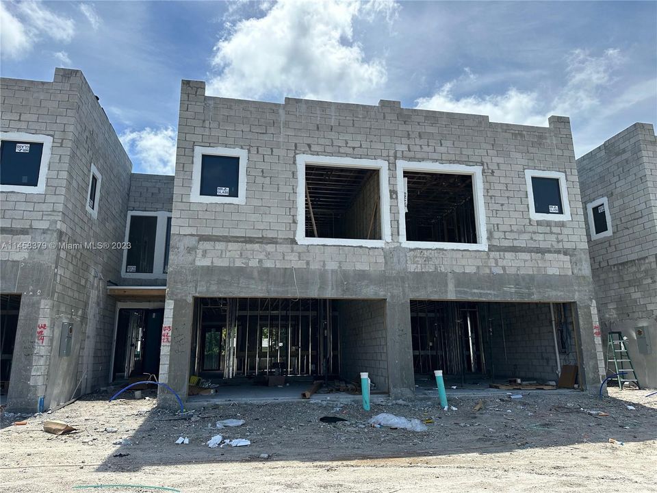 Недавно продано: $675,000 (3 спален, 2 ванн, 1867 Квадратных фут)