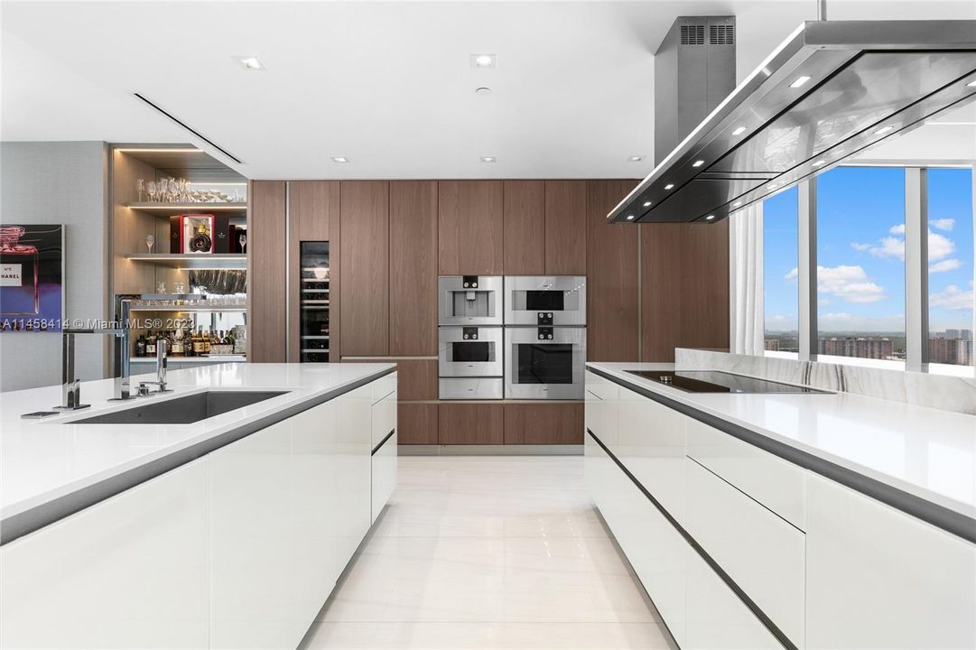 Recently Sold: $8,500,000 (4 beds, 5 baths, 3625 Square Feet)