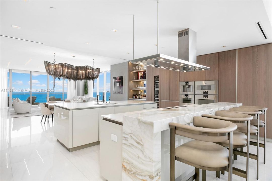 Recently Sold: $8,500,000 (4 beds, 5 baths, 3625 Square Feet)