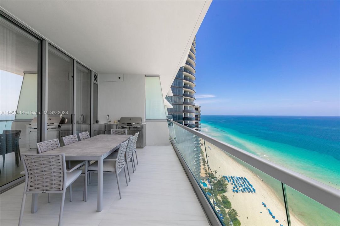 Recently Sold: $8,500,000 (4 beds, 5 baths, 3625 Square Feet)