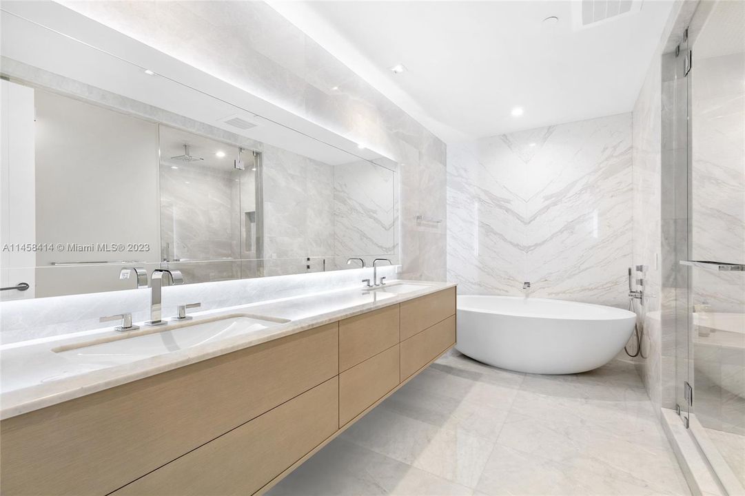 Recently Sold: $8,500,000 (4 beds, 5 baths, 3625 Square Feet)